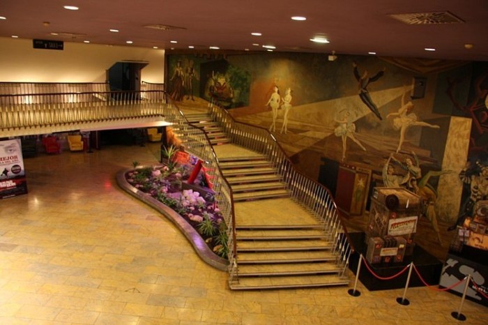 Vestíbulo y escaleras del Cine Palafox, Zaragoza- Archivo del Gobierno de Aragón